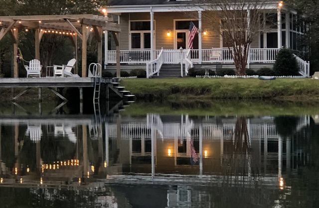 Home on private lake. Dog Friendly-Myrtle Beach is just 30 minutes away!