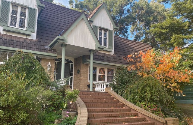 Home on the Hill, Warburton