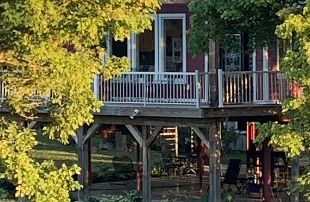 Home plus Guest Cottage w' Hot Tub right on the river.