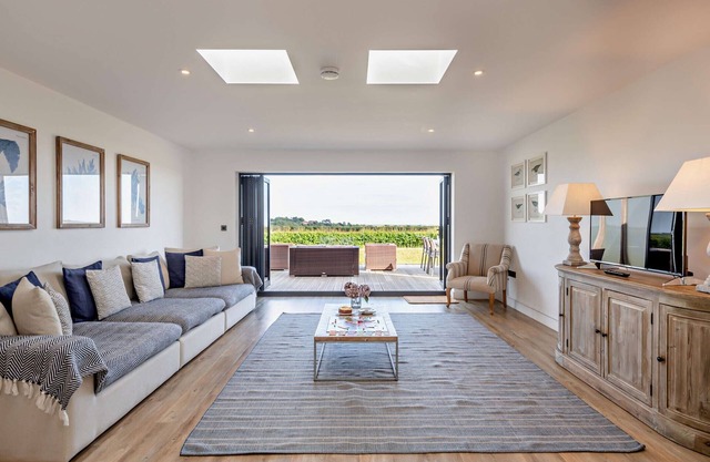 Home Reach - Four Bedroom House, Sleeps 8