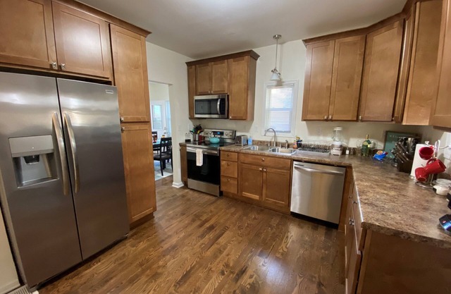 Home Run! Pro Cleaned, Self Check In Sleeps 12