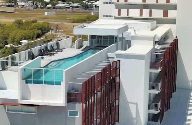 Home To Holiday at Kensington Apartment