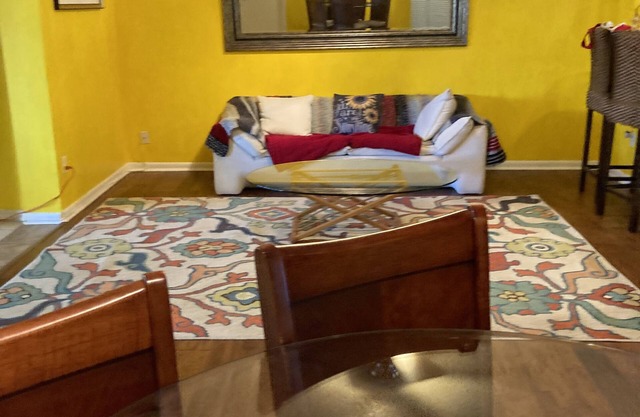 Home w/a view to the green, 5-minutes to the beach, pool access. Sleeps 5.