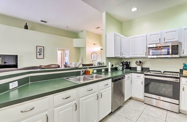 Home w/Game Room + Lanai: 9 Mi to Disney!