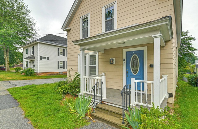 Home w/Private Hot Tub < 1 Mi to Auburn Riverwalk