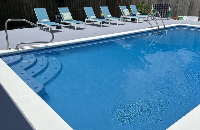 Home with Pool minutes from Downtown and the Bay!