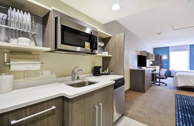 Home2 Suites by Hilton Plymouth, MN