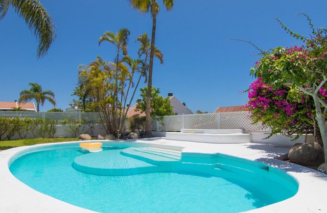HomeForGuest Villa in Pasito Blanco with pool and garden