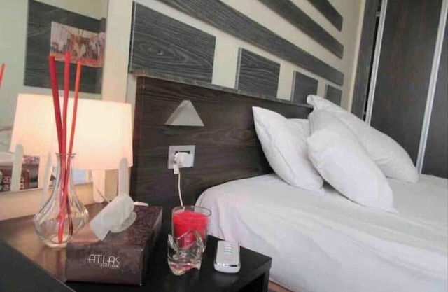 Homelike studio 13 mins away from downtown- steps to great food, cafes and shops