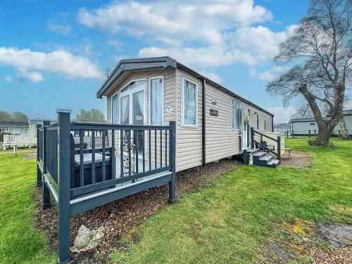 Homely Caravan With Decking And Wifi In Lowestoft Ref 12097B