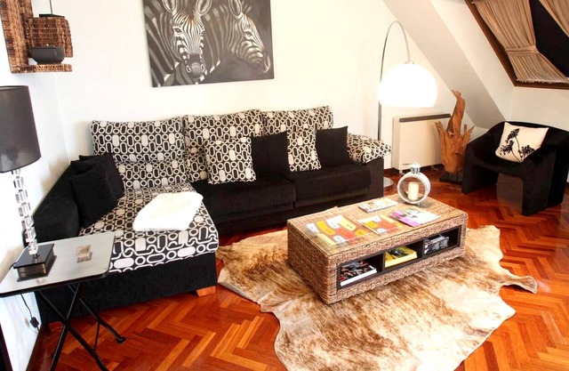 Homerez - 10 m away from the beach! Big appartement for 13 ppl. at Malpica