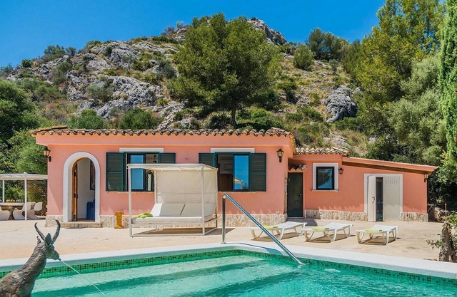 Homerez - Amazing villa 500 m away from the beach with swimming-pool and jacuzzi