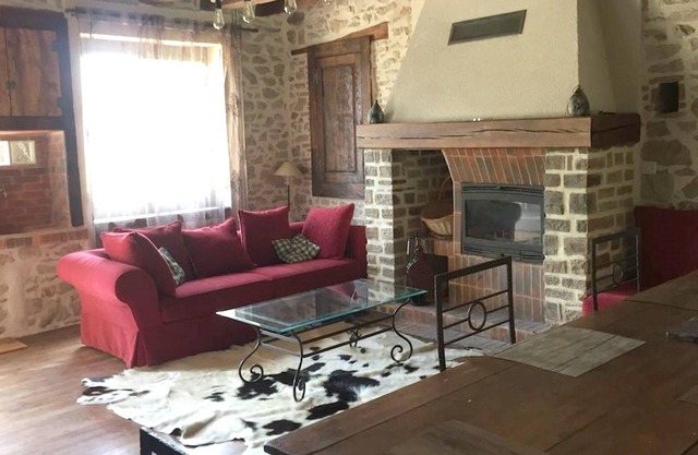 Homerez - Amazing house for 6 ppl. with terrace at Ladignac-le-Long