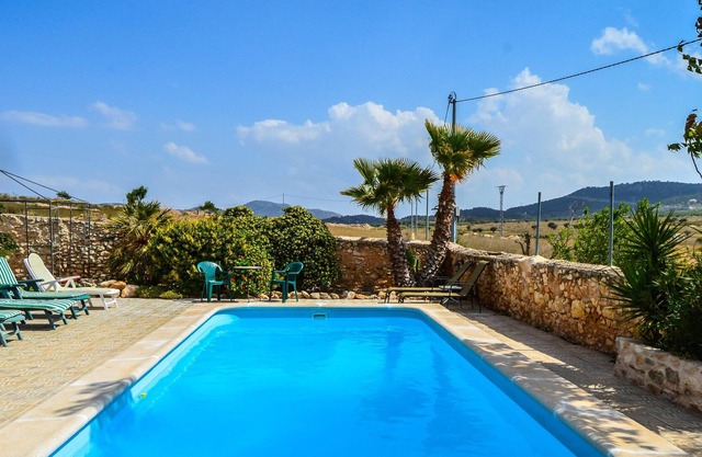 Homerez - Amazing chalet for 28 ppl. with swimming-pool and terrace at Abanilla