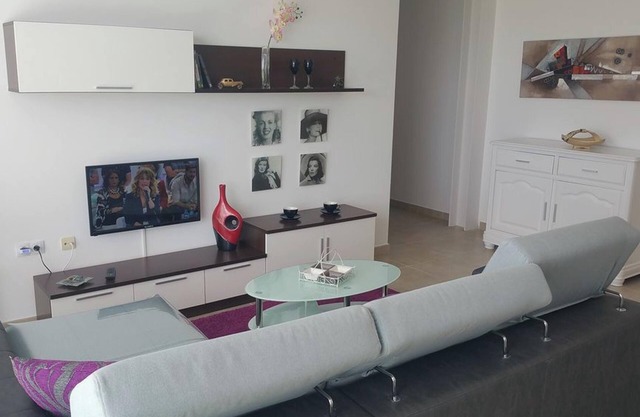 Homerez - Apt in Riveira w/parking