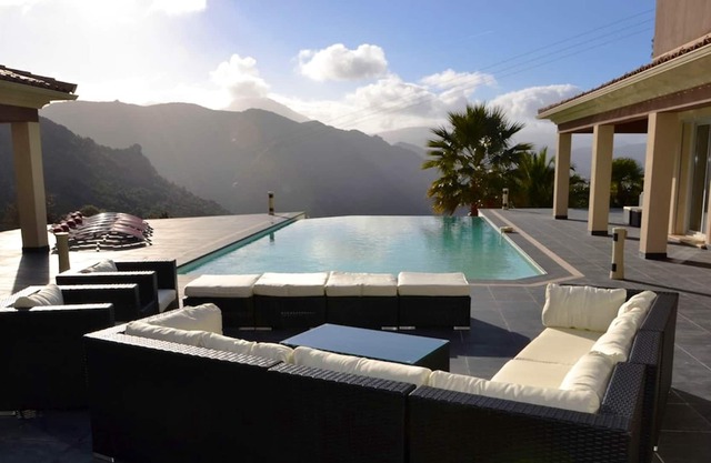 Homerez - Big villa for 12 ppl. with swimming-pool, garden and terrace at Ocana