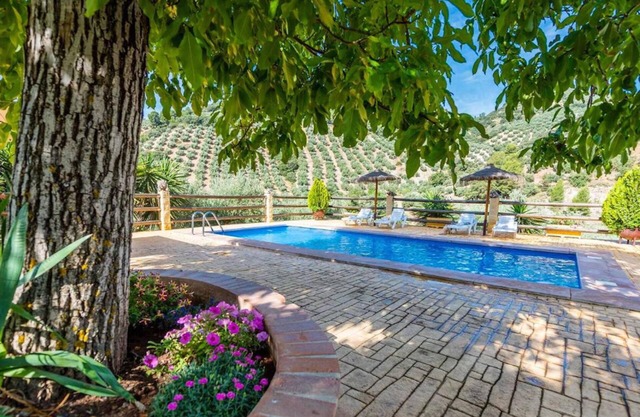 Homerez - Big villa for 10 ppl. with swimming-pool and terrace at Montefrío