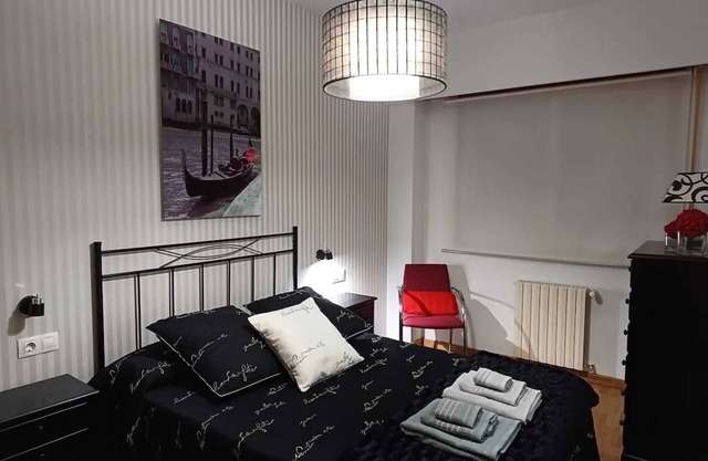 Homerez - Charming Apt, Central Orense, parking incl.