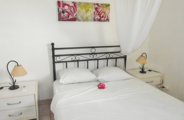 Homerez - Charming Bungalow in Le Robert with Pool