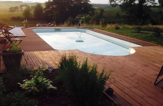 Homerez - Charming House in Châteney with Shared Pool