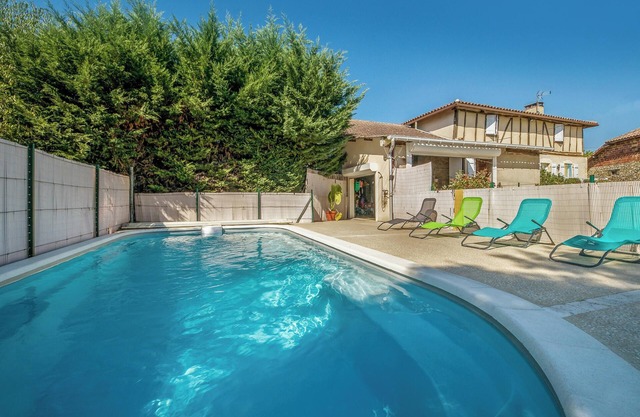 Homerez - Charming villa in the Courrensan countryside with private pool