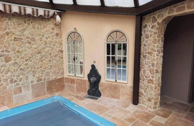 Homerez - Elegant Villa in Folleville with Private Pool