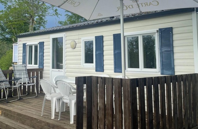 Homerez - Great house for 6 people. with pool access in Argences en Aubrac