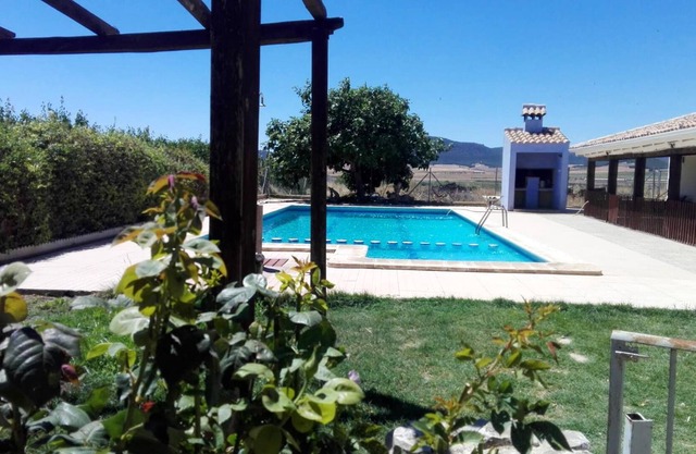 Homerez - House for 8 ppl. with shared pool, jacuzzi and terrace at Noguericas