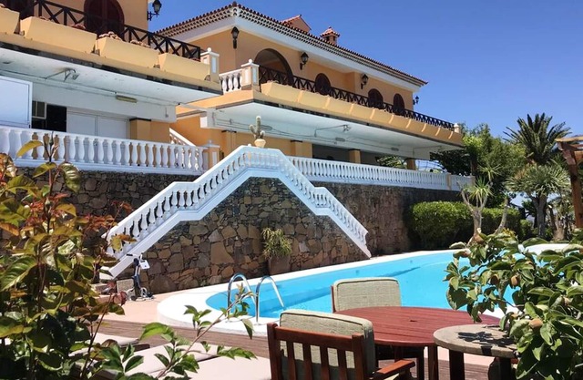 Homerez - House for 8 ppl. with shared pool, garden and terrace at Tejeda