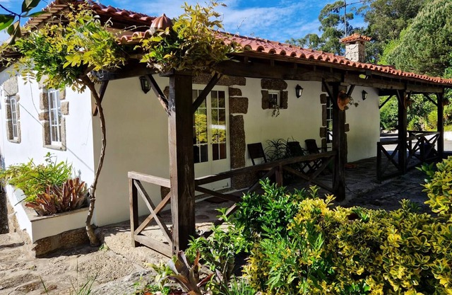 Homerez - Spacious villa for 5 ppl. with swimming-pool at Vila Nova de Famalicão