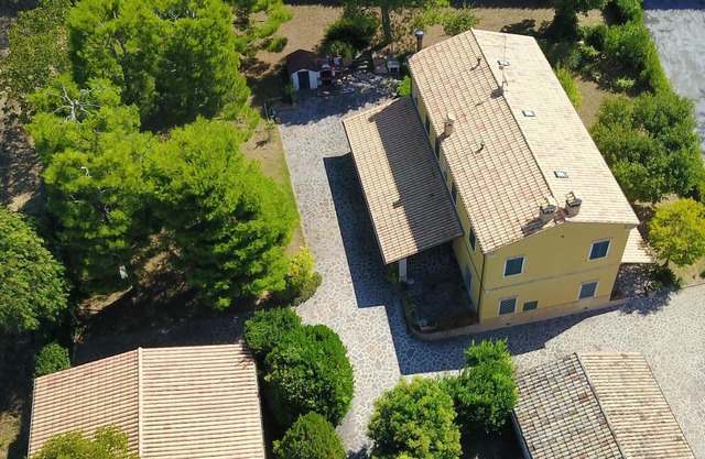 Homerez - Spacious villa With garden and mountain view