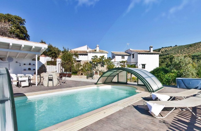 Homerez - Villa for 21 ppl. with swimming-pool, jacuzzi and garden at Granada