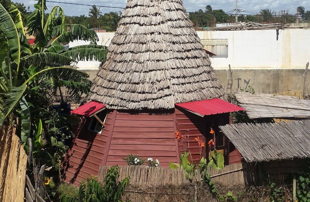Homestay teepee with natural materials keeps freshness (ecolodge)