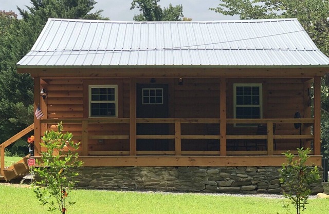 HOMESTEAD is a completely remodeled cabin just minutes from Gatlinburg.