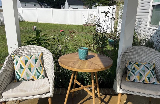 Homey 4BD Huge Backyard in Quiet Neighborhood