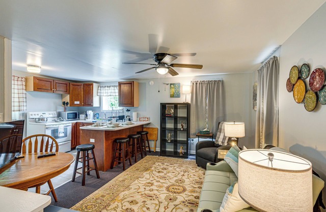 Honey Bee Farm On-Site: Susquehanna Valley Apt!