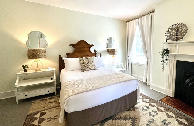 Honey Creek Room at The Willis-James