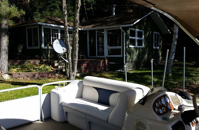 HONEYMOON CABIN FOR RENT ON BEAUTIFUL LAKE ROOSEVELT.