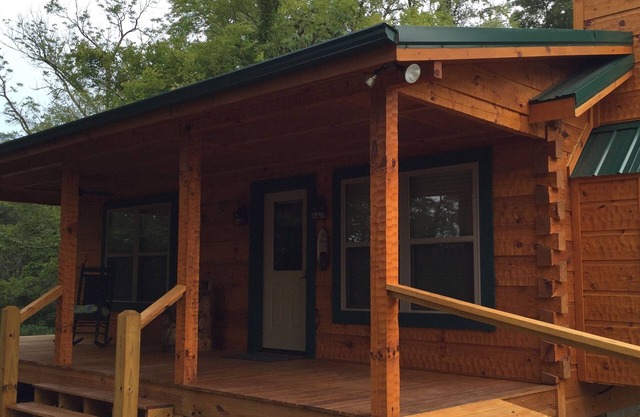 Honeymoon/couples Retreat - Private Custom Built Log Cabin - Wi-fi