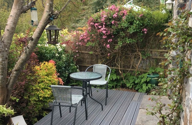 honeysuckle lodge 1 bed nestled in woodland area