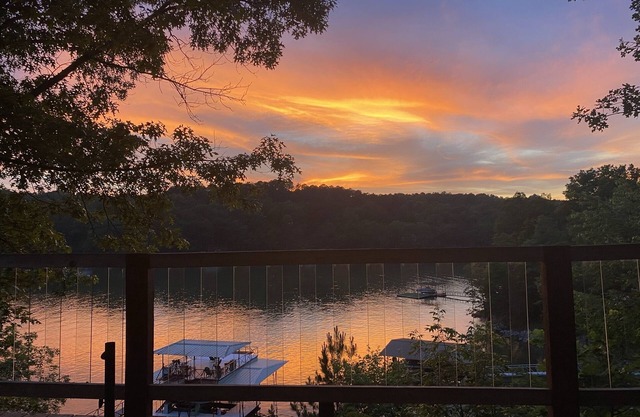 Honeysuckle Point sleeps 14 with 2 main bedrooms & en suite plus much more!