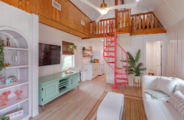Hope House- Vacation Village 1 Bedroom with Loft