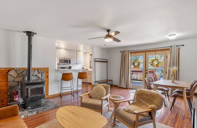 Hoppy Hollow, a charming bungalow located next to the brewery!