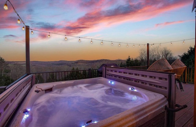 Horizon Hideout | Hot Tub, Mountain Views, Nature Escape