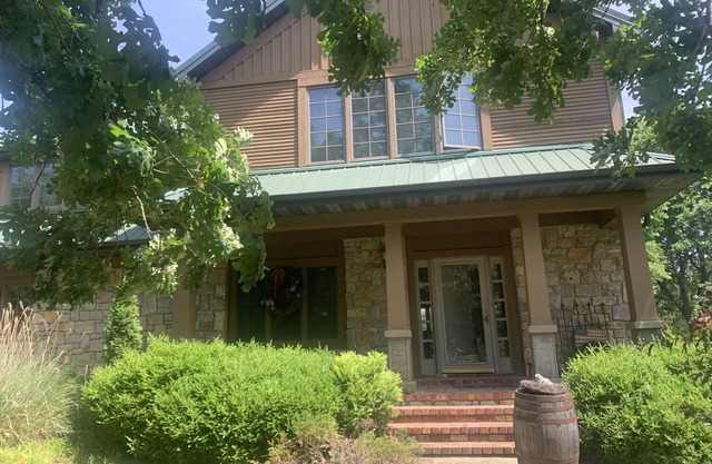 HORSES welcome! Located just outside city limits on 40 acres
