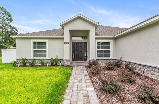 Horsey Hideaway Professionally Decorated - ready for your group or family!