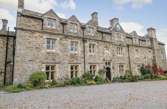 HORSLEY HALL, family friendly, luxury holiday cottage in Eastgate