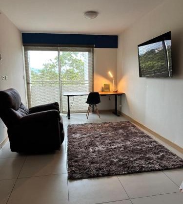 Hospedaje cómodo con oficina