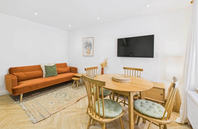 Host & Stay | Bracken Cottage