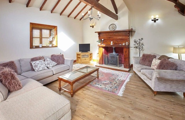 Host & Stay | The Arches Cottage